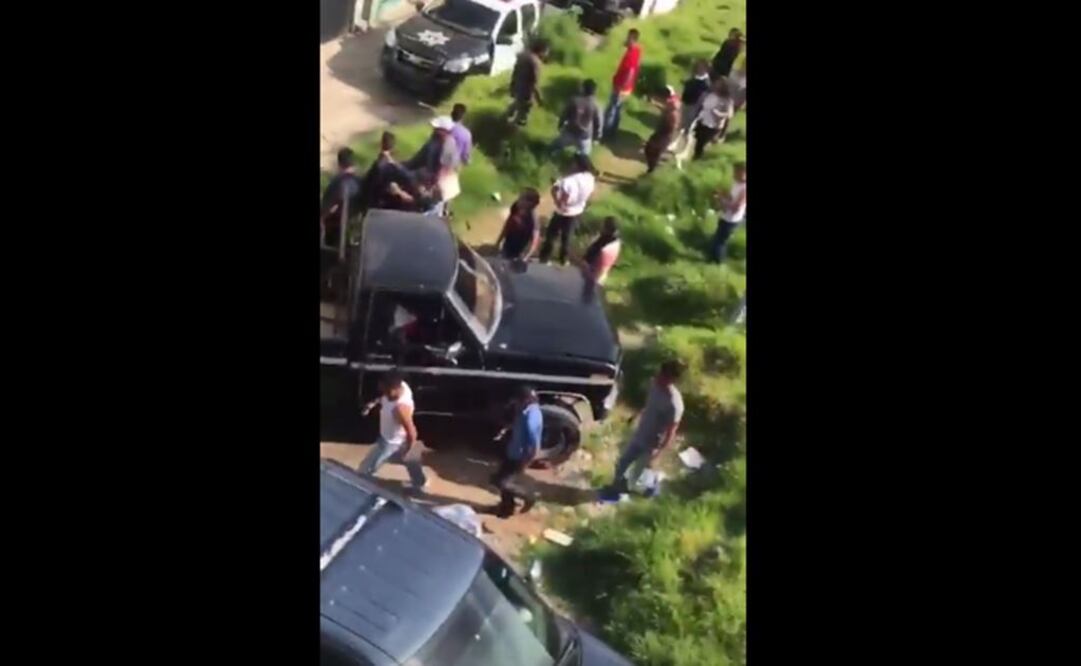 Captan enfrentamiento entre pobladores y policías en Chimalpa