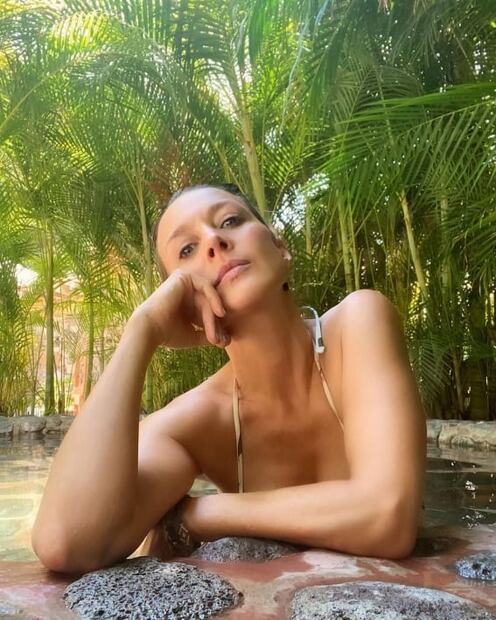 Fey presume su figura con mini bikini de infarto