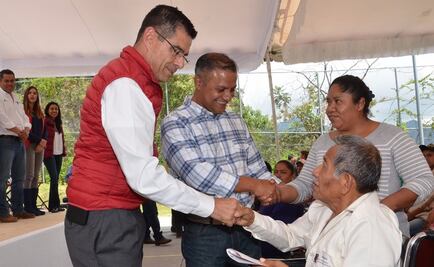 Entregan 300 tarjetas de apoyo a damnificados del 19-S en Edomex