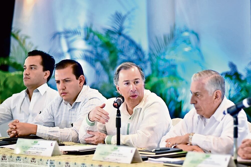 El secretario de Hacienda, José Antonio Meade, expuso la importancia de que el Presupuesto de 2018 se fortalezca en materia del Fonden para enfrentar eventos catastróficos y superar cualquier emergencia. (CORTESÍA SHCP)
