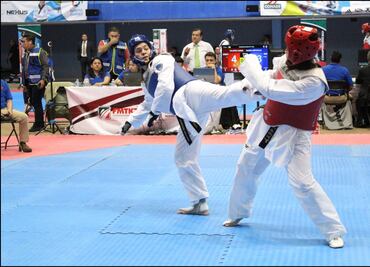 Conade dice que becas están al corriente; atletas desmienten