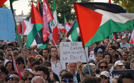 Miles de personas se manifiestan por Gaza al margen de la Mostra de Venecia; denuncian las acciones del ejército israelí 