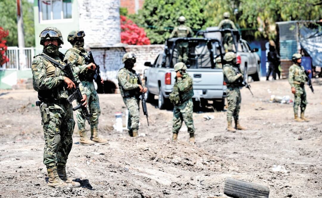 Three members of the navy were injured, though they are now stable and have been moved to a hospital to receive specialized medical attention - Photo: Valente Rosas/EL UNIVERSAL