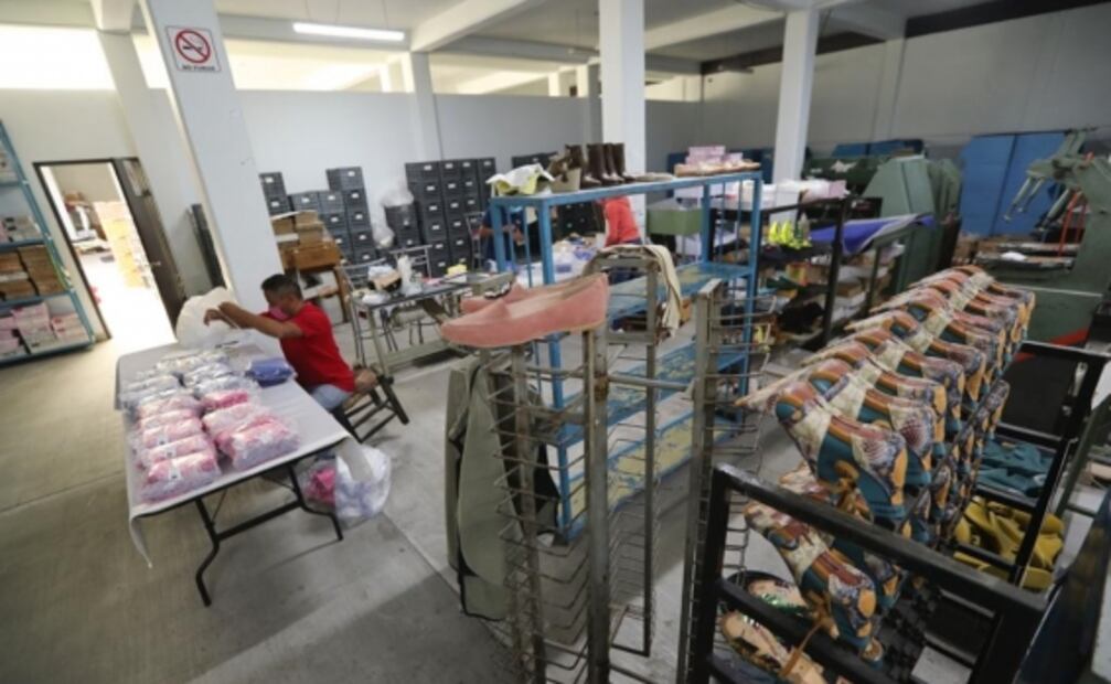 De zapateros a productores de cubrebocas en San Mateo Atenco por Covid-19