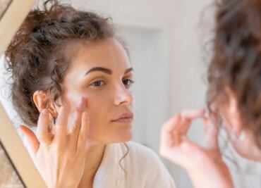 Conoce las 11 reglas de 'oro' para cuidar tu piel, según dermatólogas