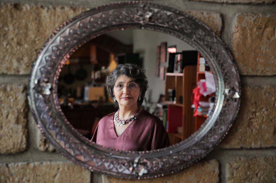 Retratos a Claudia Cabrera, traductora de Anna Seghers al español por la publicación del libro La séptima cruz. Foto: Fernanda Rojas
