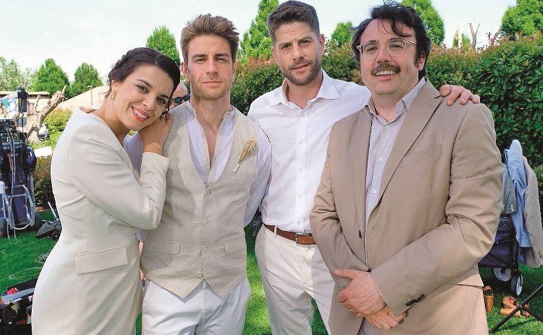 El guionista Carlos García Miranda (der) es creador y productor ejecutivo de la serie sobre personas con superpoderes. En sus nuevos capítulos regresa el elenco original. Foto: A tres Premium