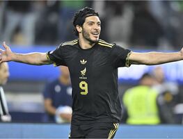 Gol de Raúl Jiménez con la Selección Mexicana es reconocido como el mejor del año