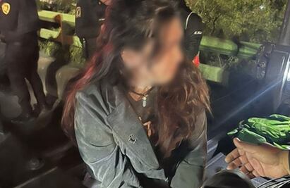 Policías salvan a mujer que intentó lanzarse de puente peatonal en la calzada Ignacio Zaragoza