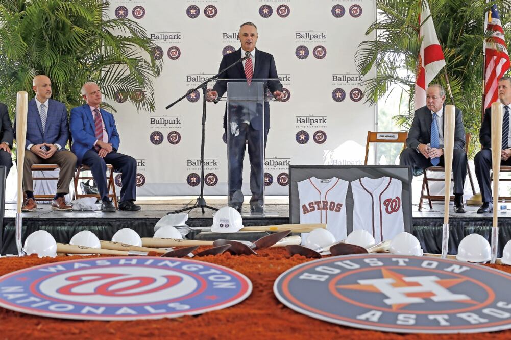 El comisionado de MLB dijo que no hay un plazo para llevar a los peloteros a la isla; analizan qué equipo podría ir (STEVE MITCHELL. AP)