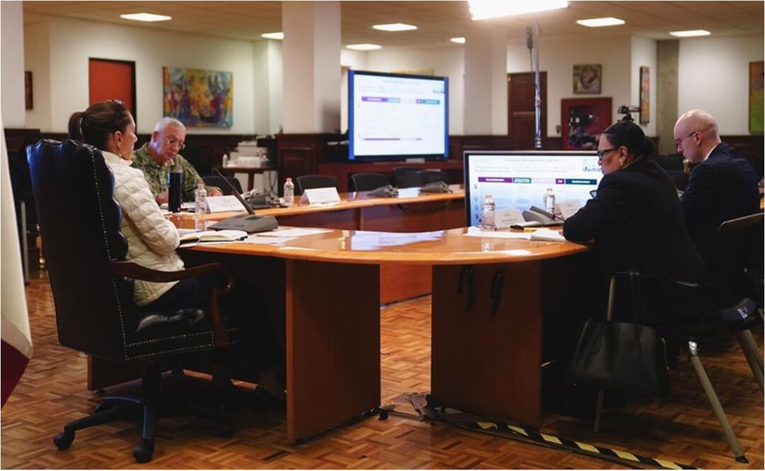Claudia Sheinbaum se reúne con gabinete para trabajos del huracán John. Foto: Tomada de su cuenta de X