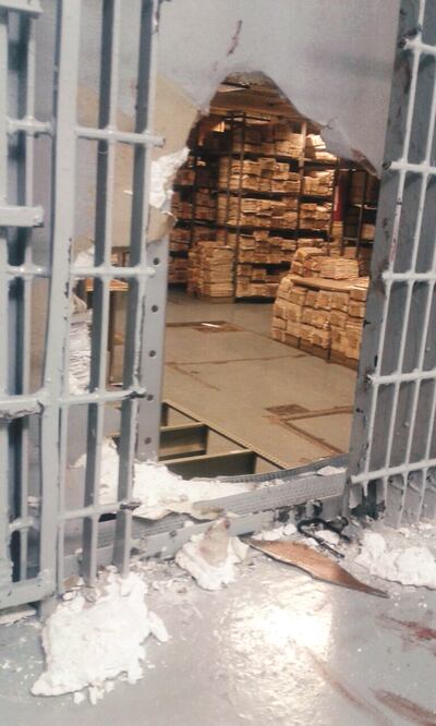 Los prisioneros utilizaron unas pinzas para romper barrotes y una pared de tablaroca del área de archivo del Juzgado 20 de lo penal (ESPECIAL)