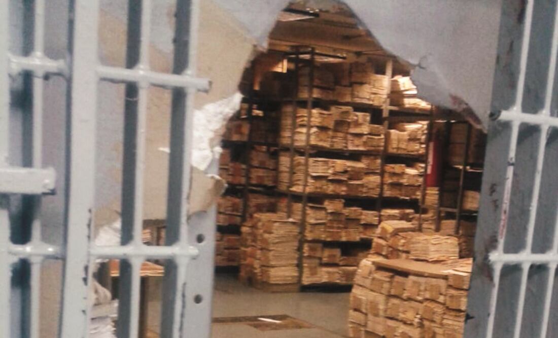 Los prisioneros utilizaron unas pinzas para romper barrotes y una pared de tablaroca del área de archivo del Juzgado 20 de lo penal (ESPECIAL)