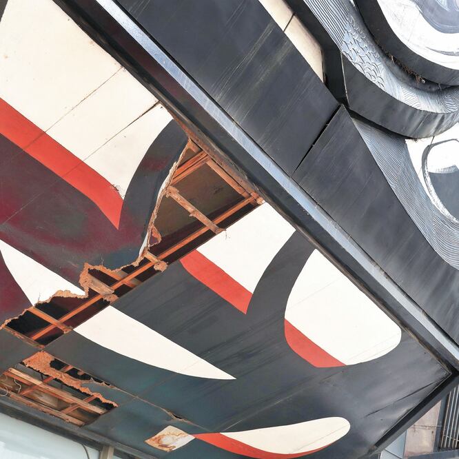 Un fragmento del mural La Mitología se cayó el domingo 14 de julio. FOTOS: DIEGO SIMÓN. EL UNIVERSAL