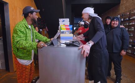 VIDEO: Peso Pluma gasta más de 30 mil dólares en tenis para todo su equipo