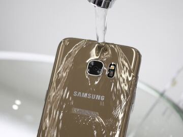 La demanda contra Samsung por sus celulares resistentes al agua (que no lo son tanto)