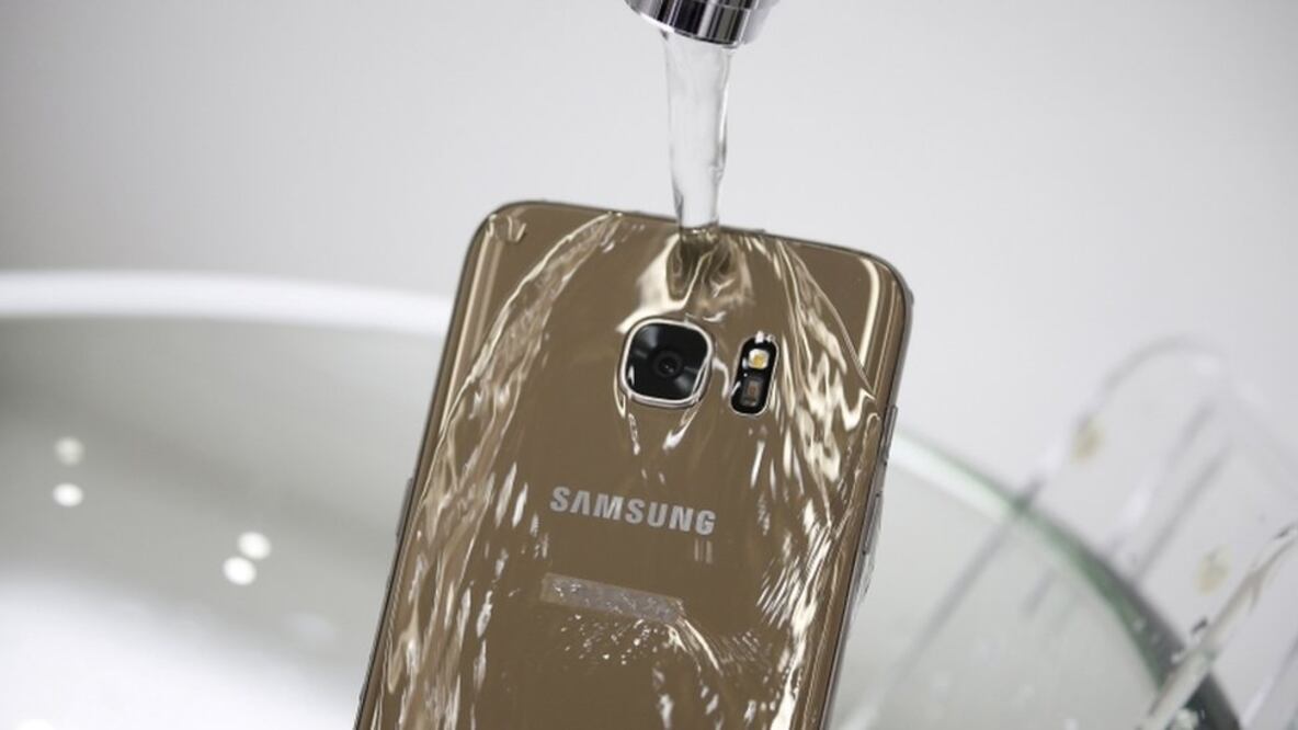 ¿Son realmente resistentes al agua los celulares de Samsung?