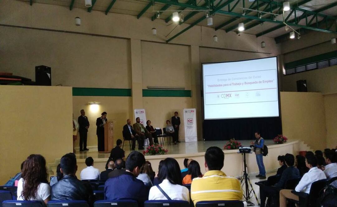 La cifra se divulgó durante la entrega de constancias a estudiantes del Instituto de Educación Media Superior del Distrito Federal. (Foto: Especial) 