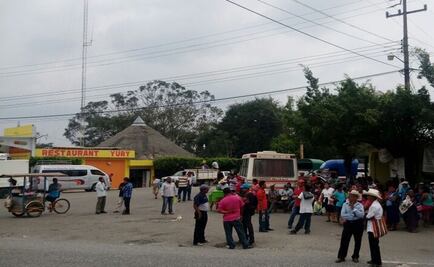 Bloquean carretera transístmica por derrames de gasolina
