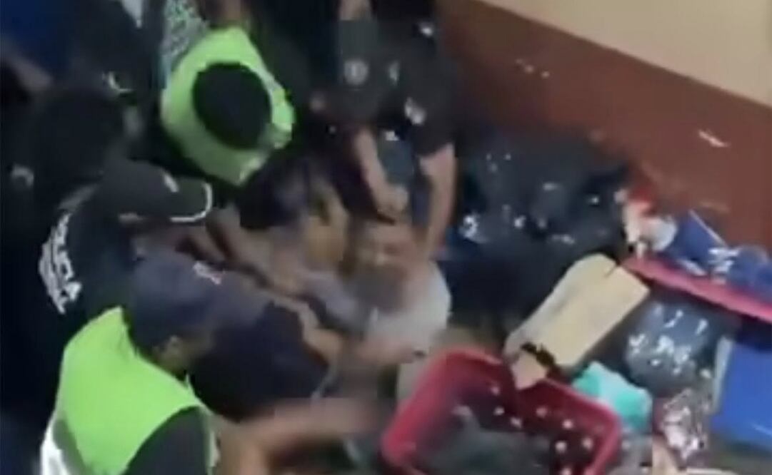 Policías agreden a comerciante en Motul, Yucatán (17/07/2025). Foto: Especial