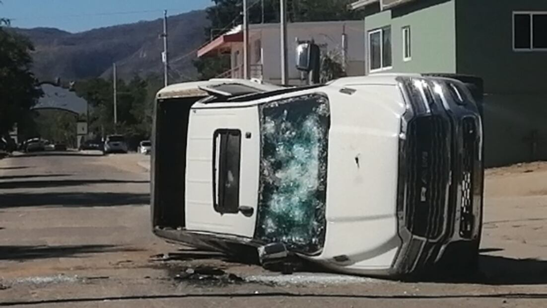 FOTOS. Autos destruidos y balas: los vestigios que dejó la captura de Ovidio Guzmán