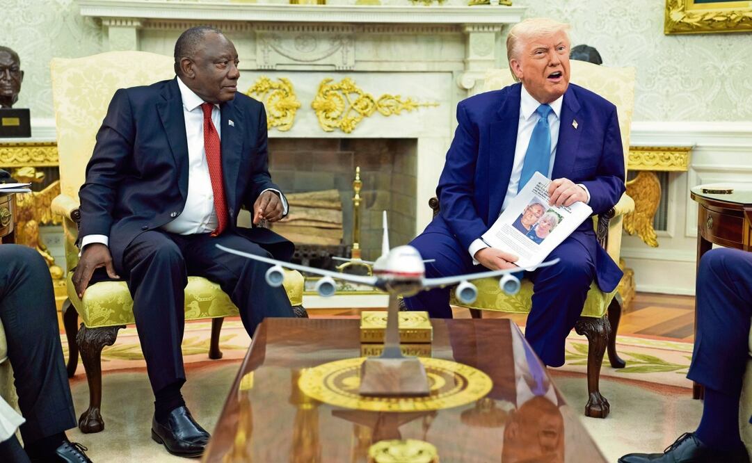 El presidente de EU, Donald Trump, con el mandatario sudafricano, Cyril Ramaphosa, en la Oficina Oval de la Casa Blanca, el 21 de mayo en Washington. Foto: Evan Vucci / AP