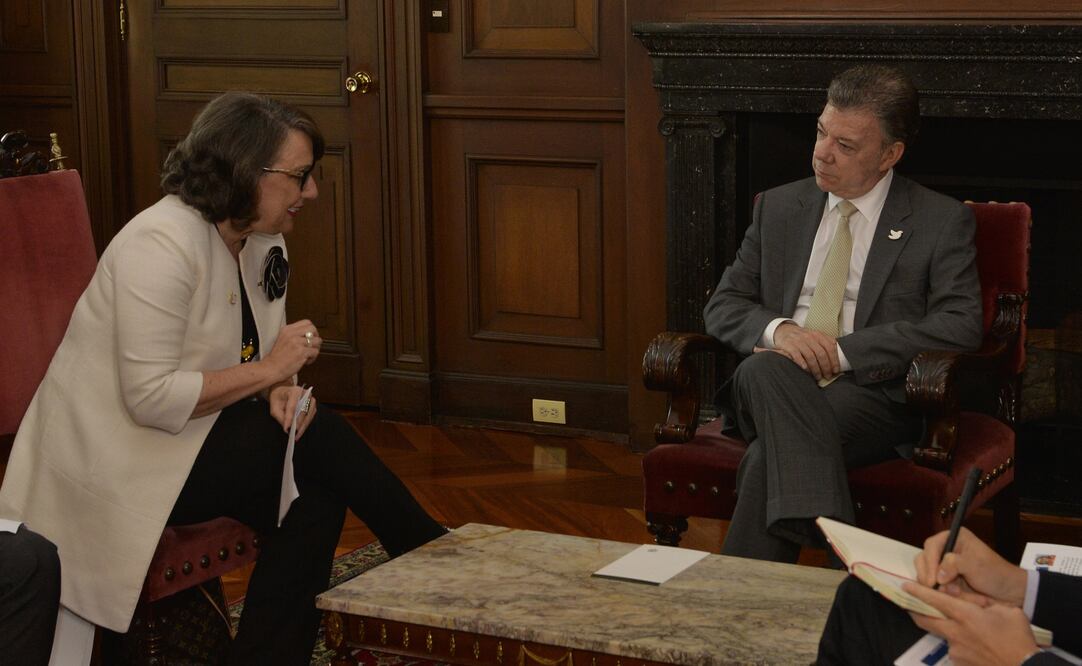 Juan Manuel Santos durante su reunión con la secretaria general iberoamericana Rebeca Grynspan (Foto: EFE)