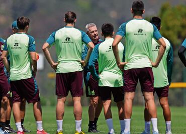 Enrique Borja sale en defensa del papel de afición mexicana; "No debe pesar, sino ser aliciente"