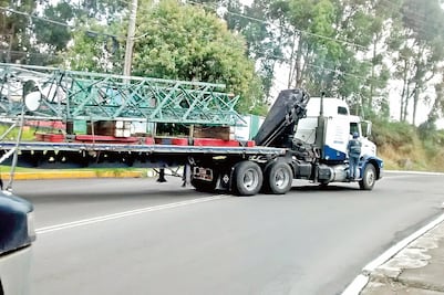 Retiran antena en Santa Fe tras desgajamiento de cerro