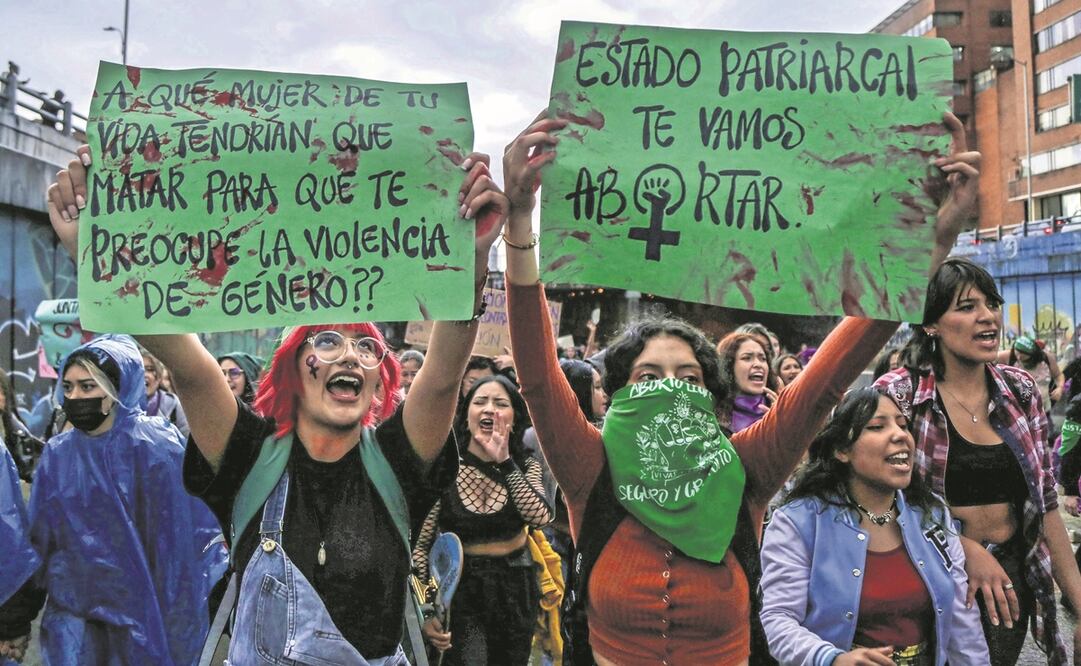 Manifestantes, durante una concentración para conmemorar el Día Internacional de la Eliminación de la Violencia contra la Mujer, en Bogotá. Foto: Andrea Ariza/AFP