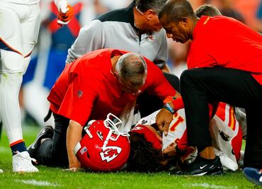 Así le acomodaron la rodilla a Patrick Mahomes