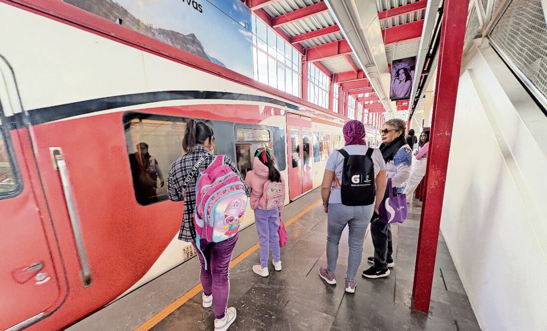 Usuarios comentaron que el servicio el pasado lunes fue uno de los más complicados y hubo quienes esperaron en el tren hasta más de una hora. Foto: Arturo Contreras / EL UNIVERSAL