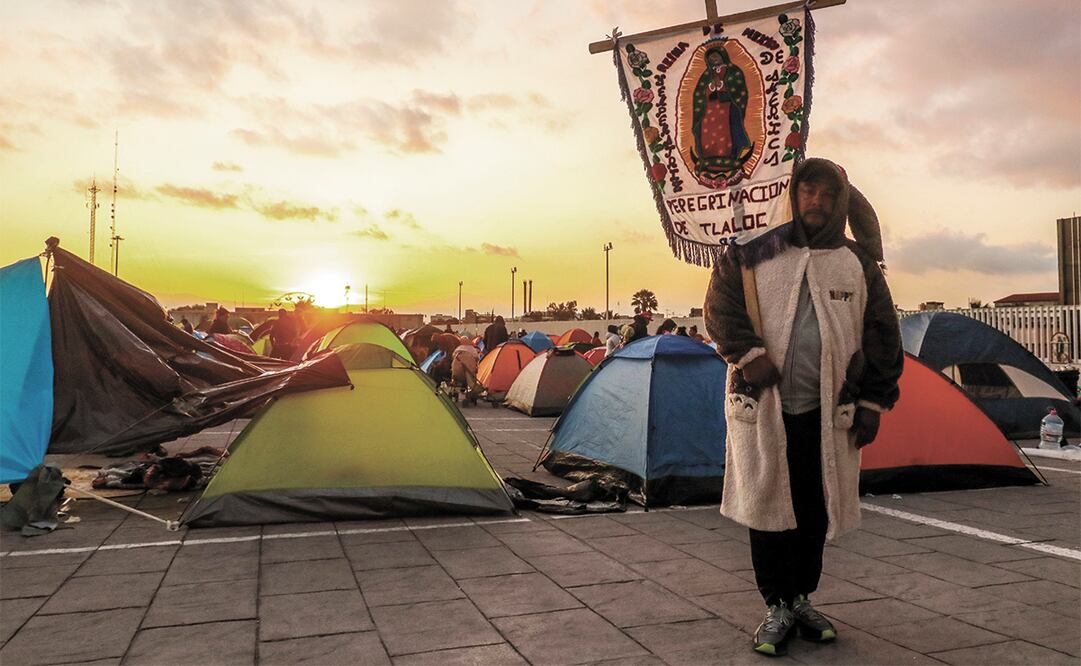 Peregrinos acamparon en el atrio de la Basílica para estar presentes en la celebración. Foto: Axel Sánchez | El Unviersal