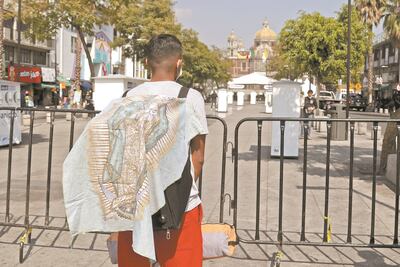 De lejitos, pagan peregrinos sus mandas a la Virgen