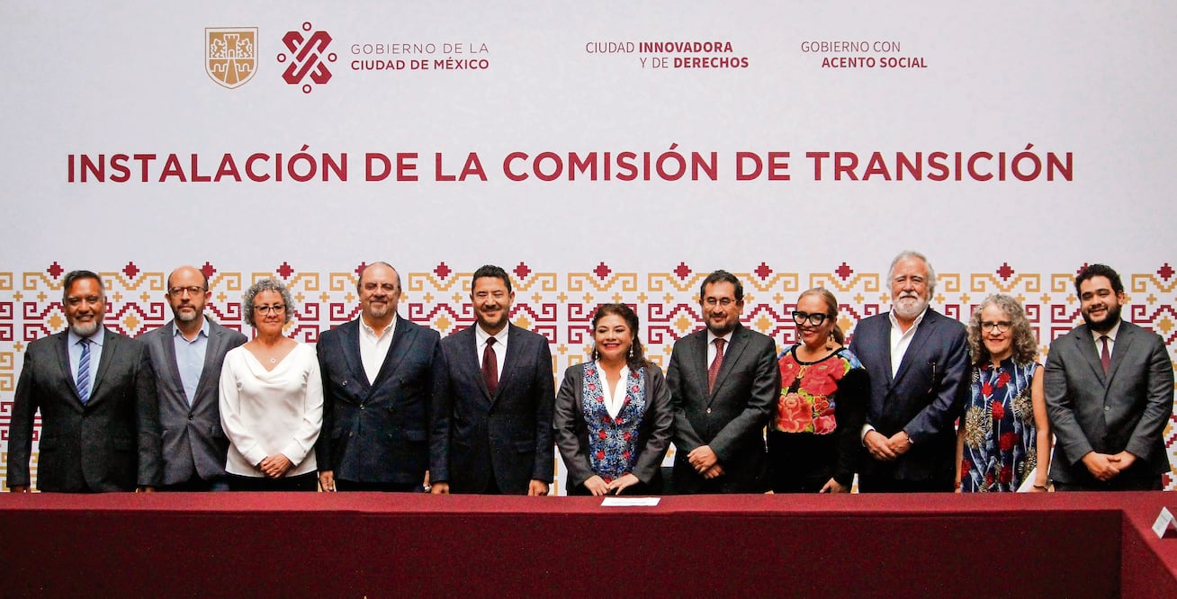 Los gobiernos saliente y entrante instalaron la Comisión de Transición.
Foto: de Luis Camacho. El Universal