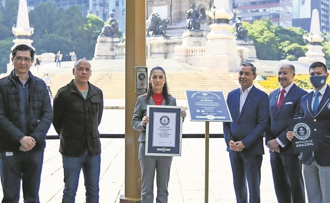 Al recibir el Guinness World Records, Sheinbaum dijo que el WiFi gratuito también abarcará planteles educativos. Foto: ESPECIAL