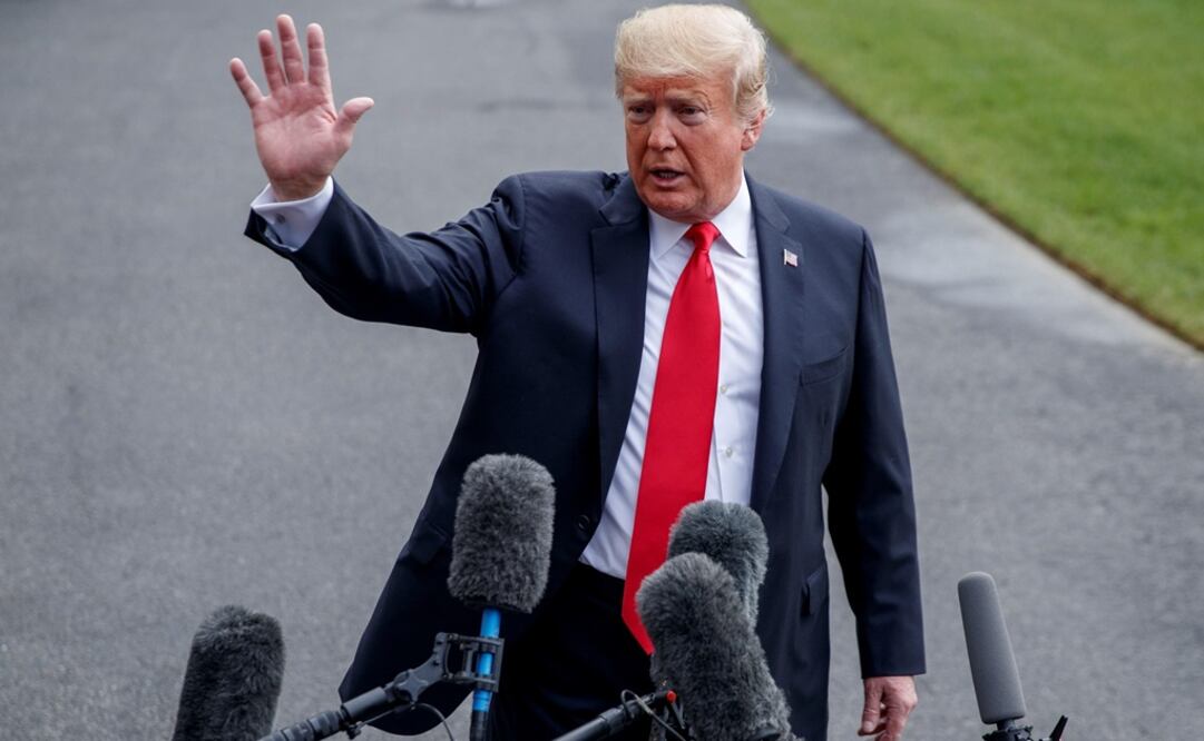 El presidente estadounidense, Donald Trump, conversa con los medios antes de subir al helicóptero presidencial en la Casa Blanca, Washington D.C. (Foto: EFE)