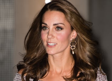 Kate Middleton se arriesga y usa escote barco en su aparición pública