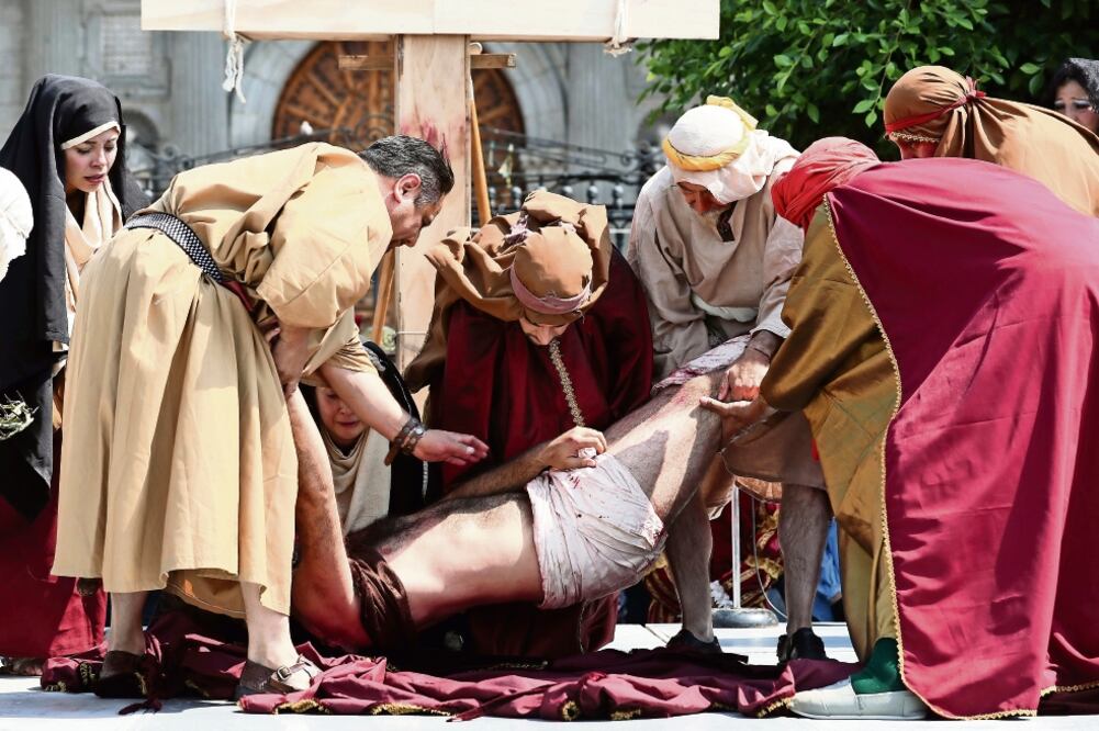 En el Zócalo la representación se realiza desde el año 2001, primero por parte de la Catedral y actualmente, de forma independiente. (FOTOS: JOEL MERINO. EL UNIVERSAL)