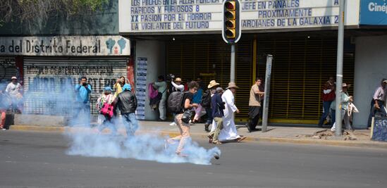 PF lanzó gas lacrimógeno a encapuchados agresores: Segob