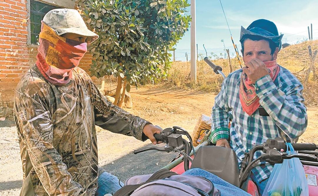 Rafael, cuenta que fueron despojados de sus viviendas, ranchos y parcelas por parte de integrantes del CJNG. Recuerda que sin dar explicaciones, hombres armados amagaron con asesinarlos si no dejaban sus tierras. Fotos: Carlos Arrieta