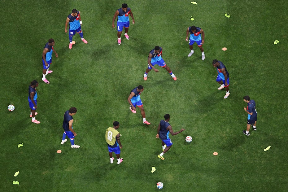 Selección de Haití calentando, previo al partido contra Marruecos en la Fase de Grupos del Mundial de 2026 - Foto: AFP