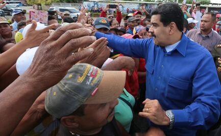 Maduro asiste a funeral del hermano de Hugo Chávez