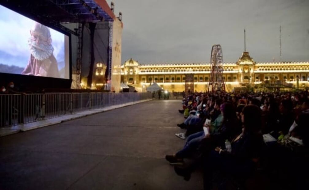 Así fue la noche en la que "Pinocho", de Guillermo del Toro, llegó al Zócalo