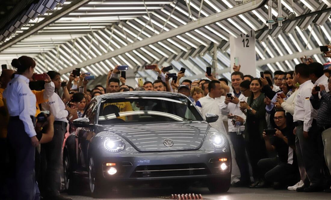 Ceremony marking the end of production of VW Beetle cars, at company's assembly plant in Puebla, Mexico - Photo: Imelda Medina/REUTERS