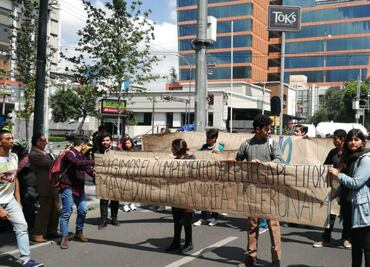Llegan alumnos de la UNAM a Torre de Rectoría