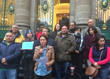 Damnificados por sismo protestan frente a la Asamblea
