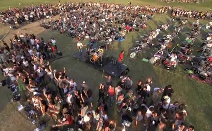 Mil personas tocan Learn to Fly, de Foo Fighters