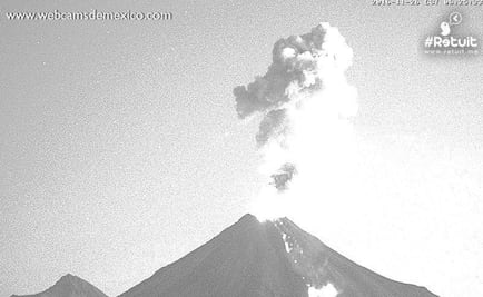 Volcán de Colima emite fumarola de dos kilómetros
