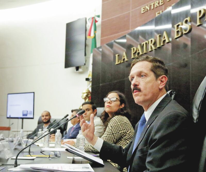 El diputado Juan Carlos Romero Hicks recordó que mientras no haya semáforo anaranjado no se puede sesionar. Foto: ARCHIVO EL UNIVERSAL